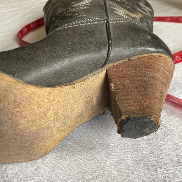 Very Volatile Gray women’s boots Size 10M - Picture 10 of 11